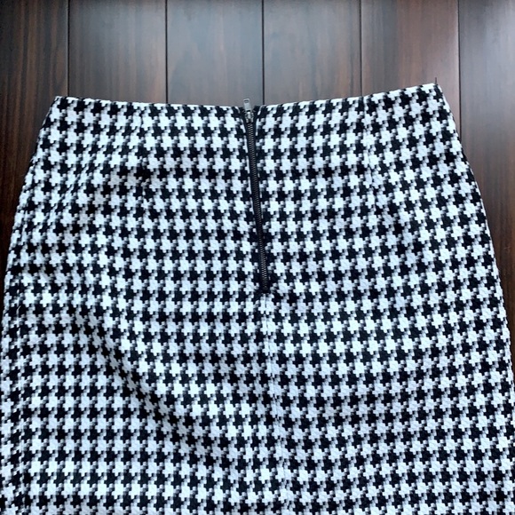 4 for $50 Houndstooth mini skirt - Picture 4 of 4